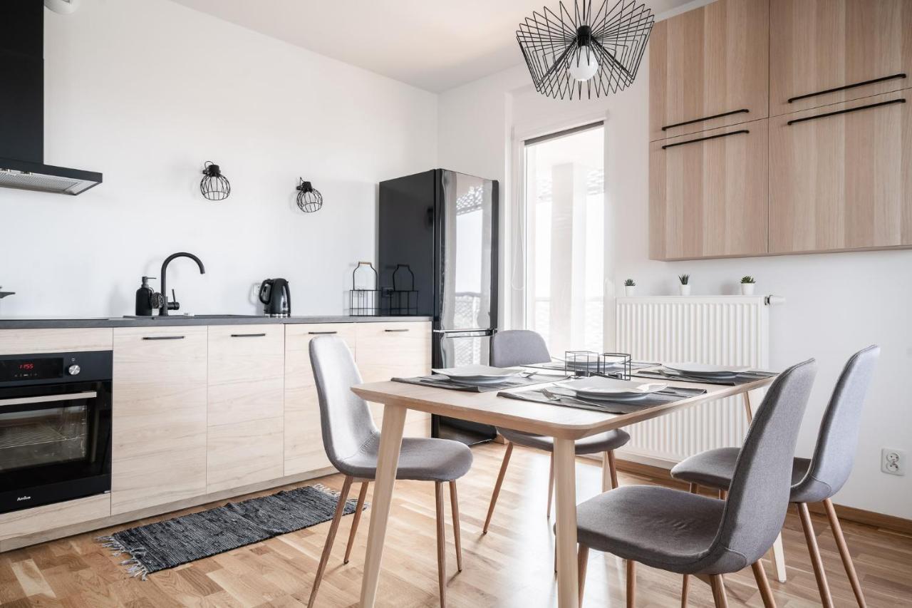 Rentplanet - Apartamenty Atal Tower ヴロツワフ エクステリア 写真
