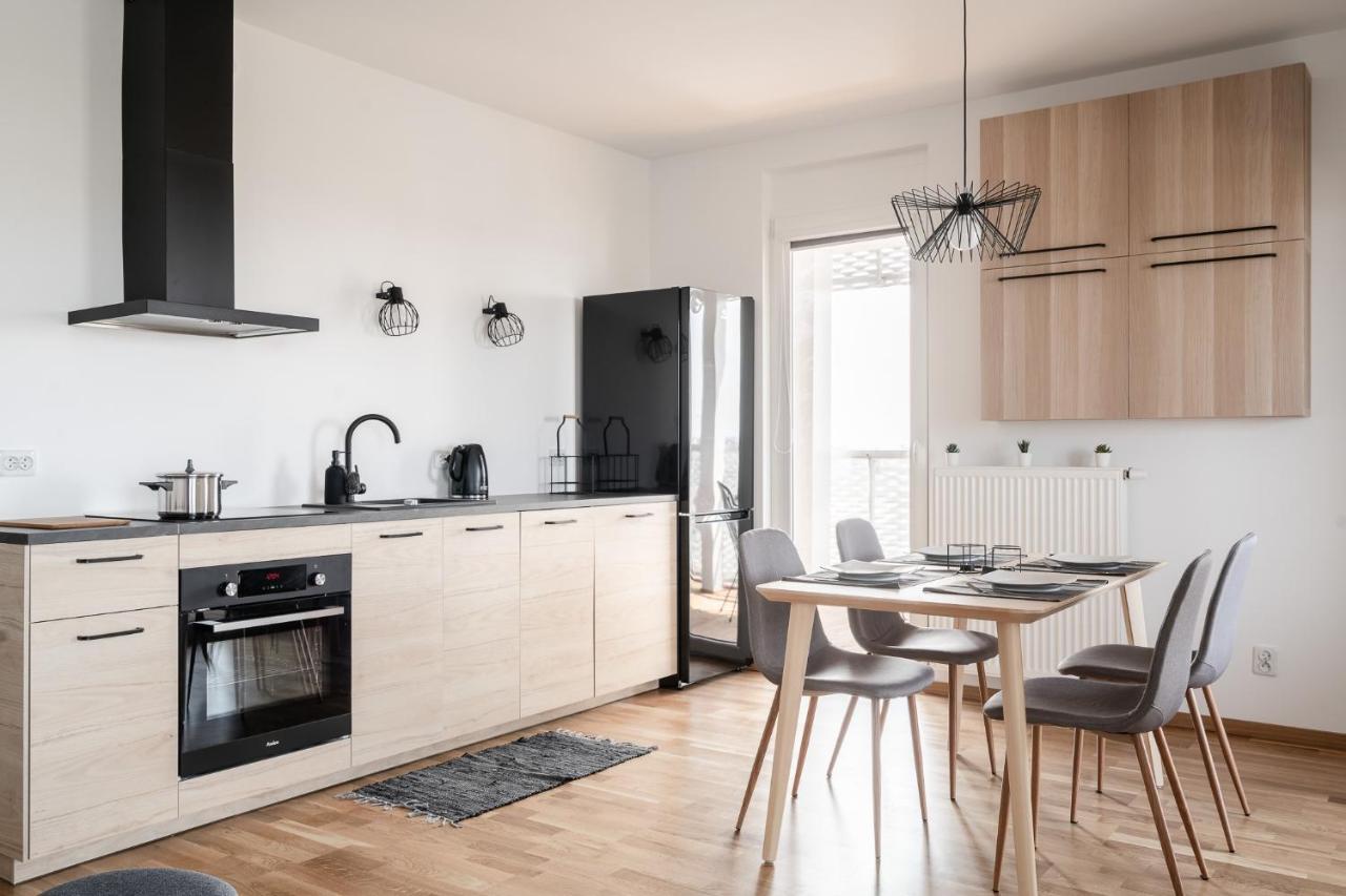 Rentplanet - Apartamenty Atal Tower ヴロツワフ エクステリア 写真
